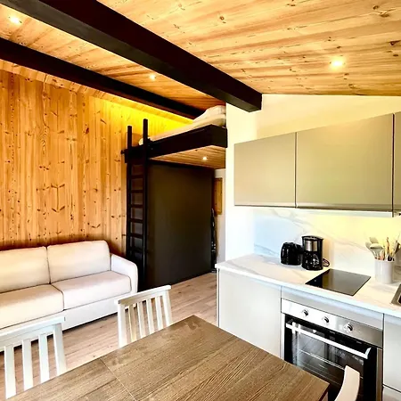 Avec Balcon Et Vue Proche Des Pistes Appartement *